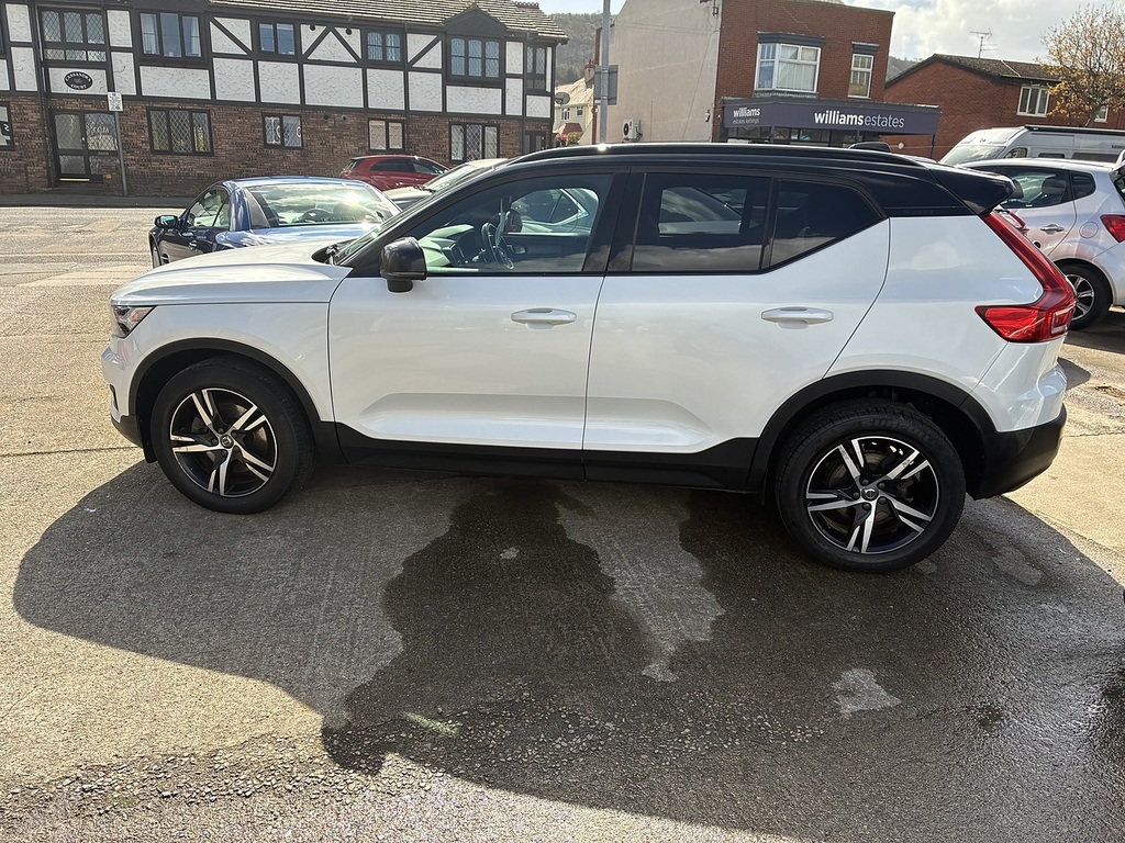 Volvo XC40 T4 R-design WA69KNH White #3