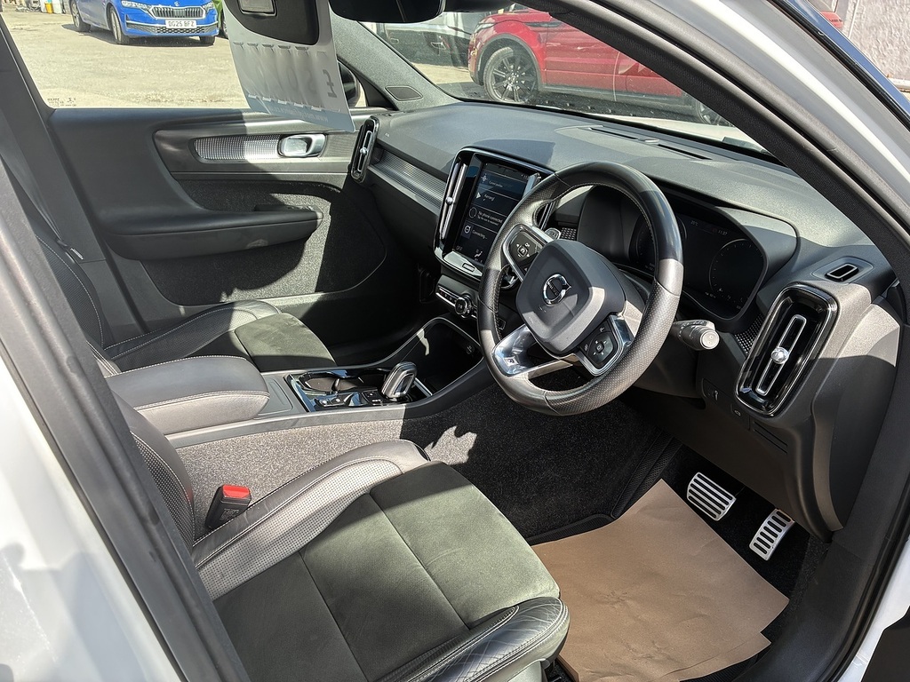 Volvo XC40 T4 R-design WA69KNH White #6