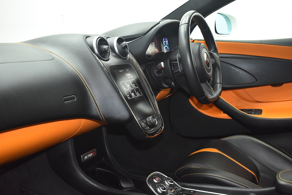 McLaren 570S Coupe E11WJG White #6