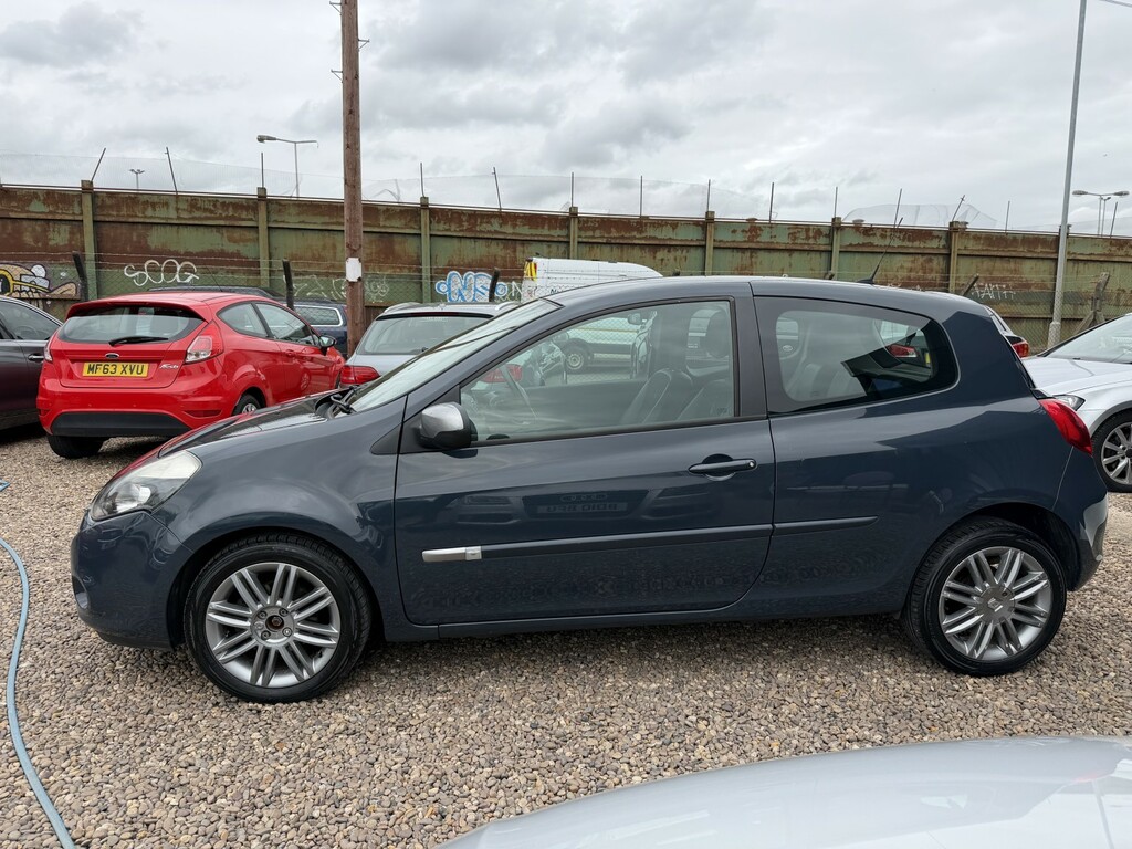 Renault Clio Hatchback 1.2 Dynamique Tomtom 2012 MK62YVO Blue #2