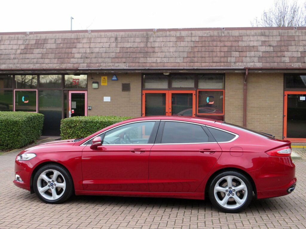 Ford Mondeo 2.0T Ecoboost Titanium Hatchback E Red #6
