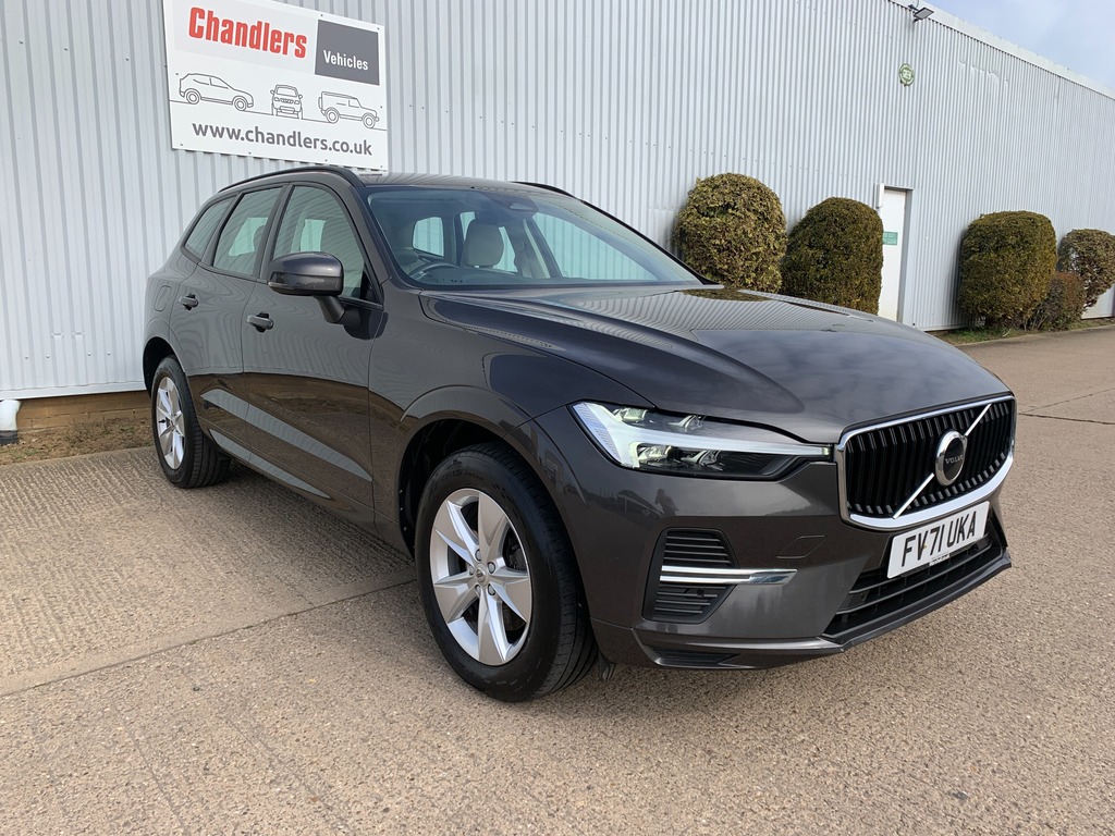 Volvo XC60 2.0 B4 Mhev Momentum Suv Hybrid Aw FV71UKA Grey #3