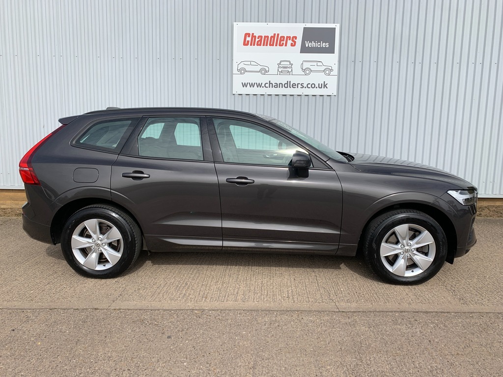 Volvo XC60 2.0 B4 Mhev Momentum Suv Hybrid Aw FV71UKA Grey #2