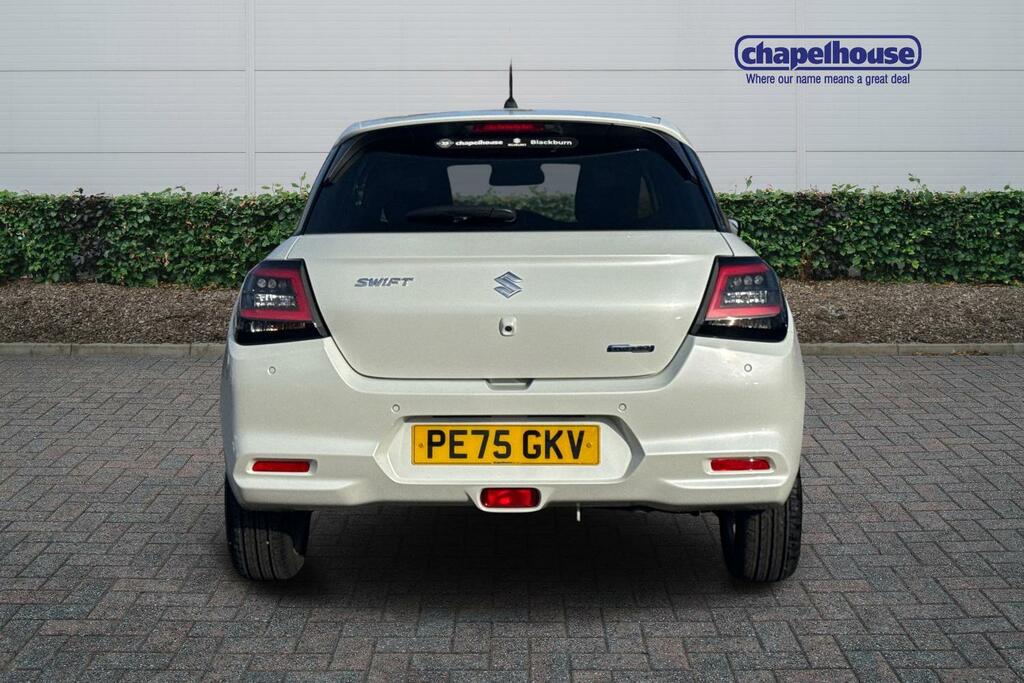 Suzuki Swift Motion Mhev 1.2 PE75GKV White #4