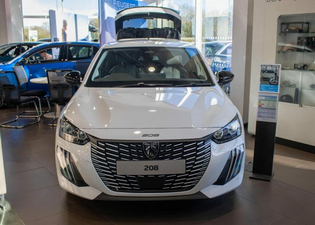 Peugeot 208 Hatchback White #6