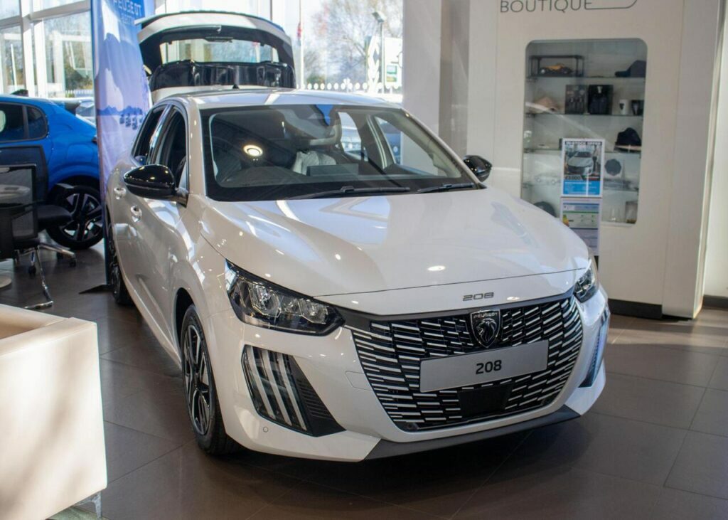 Peugeot 208 Hatchback White