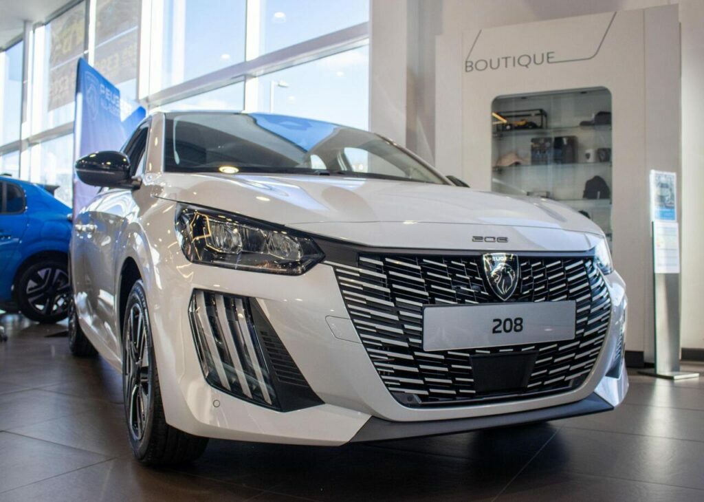 Peugeot 208 Hatchback White #5