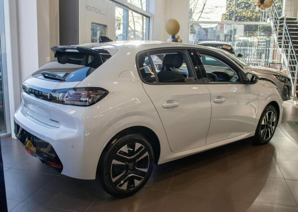 Peugeot 208 Hatchback White #4