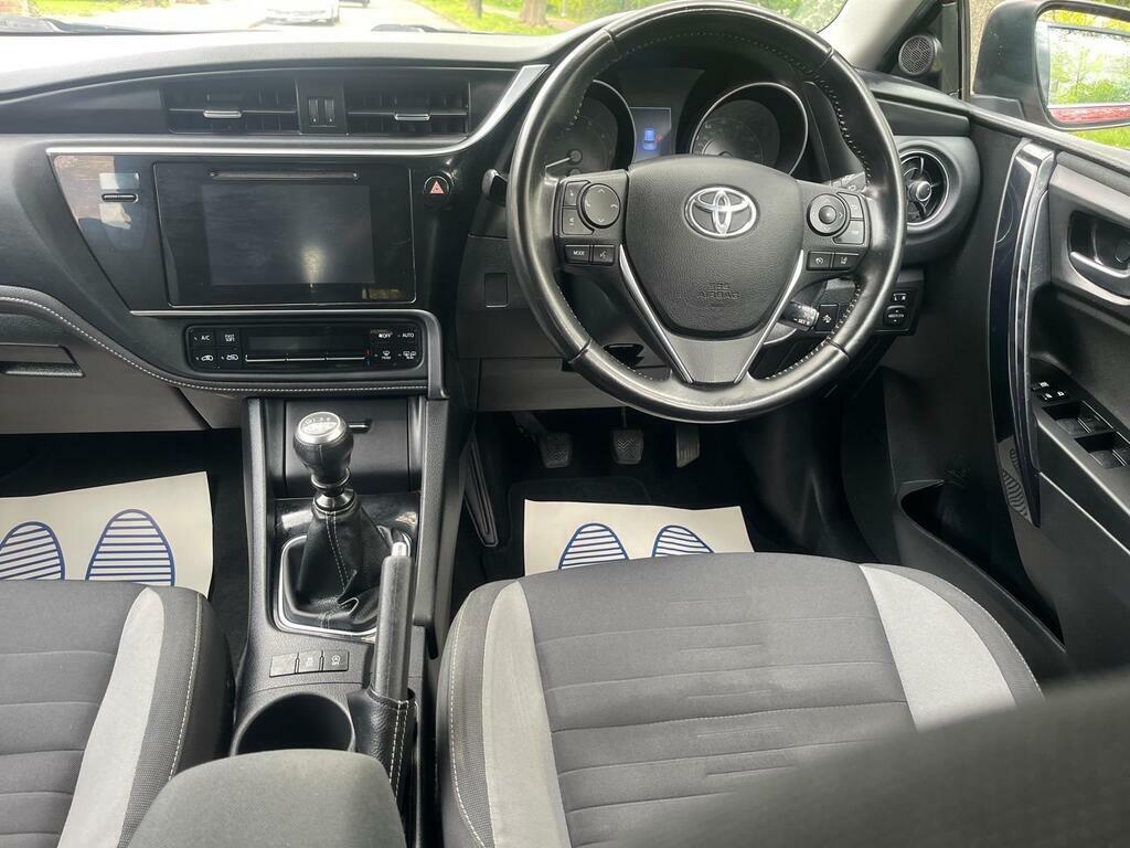 Toyota Auris 1.2 Vvt-i Business Edition Euro 6 S S Red #4