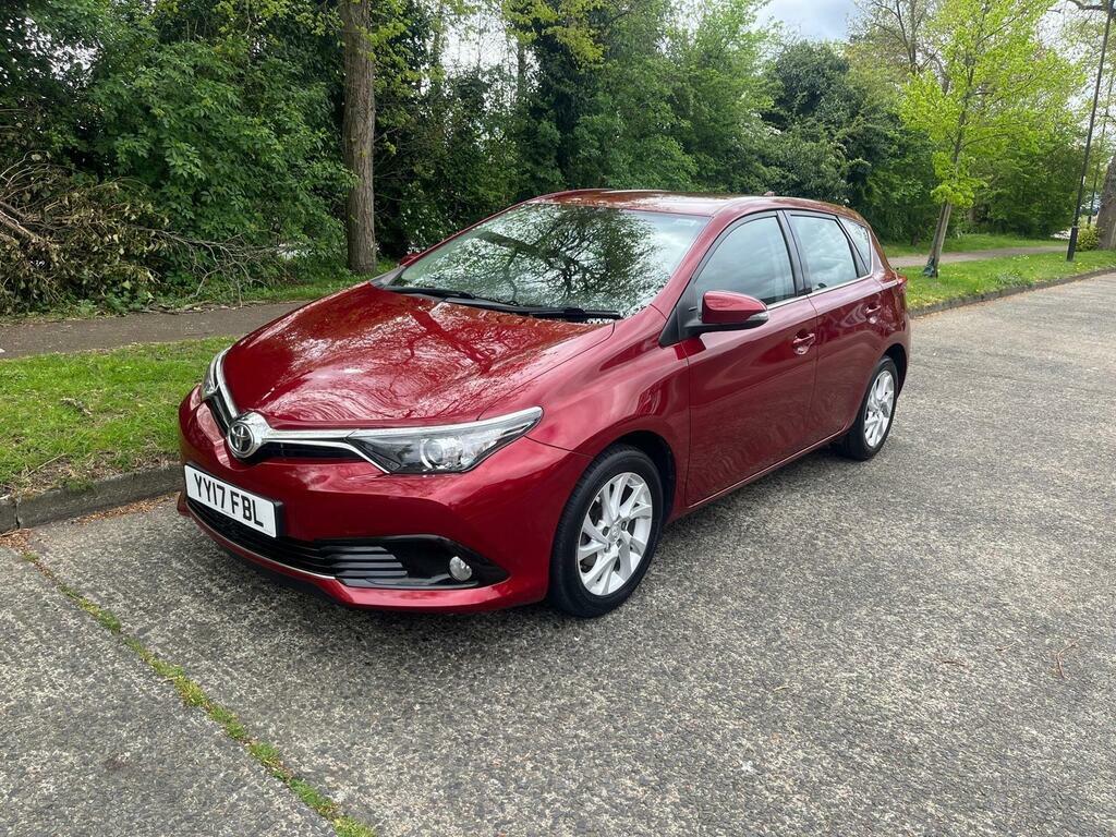 Toyota Auris 1.2 Vvt-i Business Edition Euro 6 S S Red