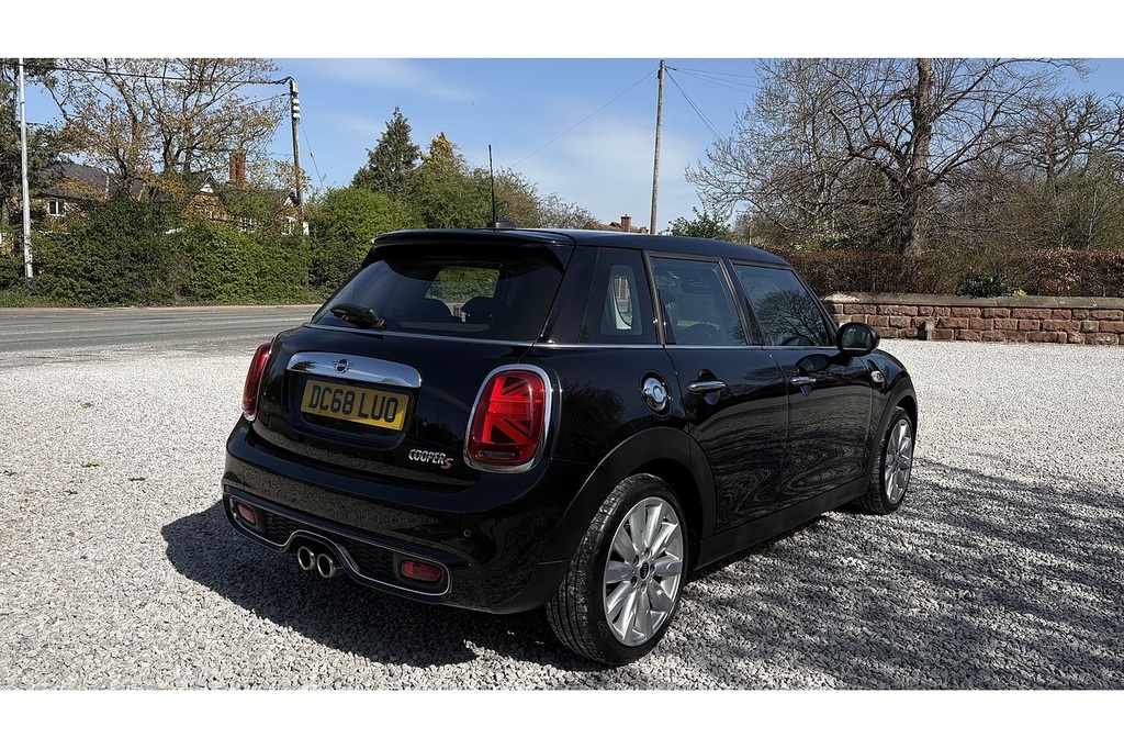 Mini Hatch Exclusive Black #6