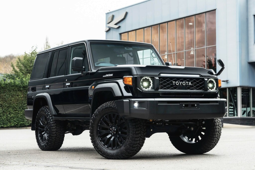 Toyota Land Cruiser 70 Series 2.8 Turbo Black