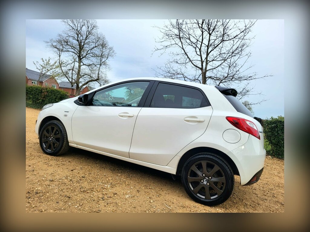 Mazda 2 1.3 Colour Edition Hatchback Eur LD64UAZ White #2