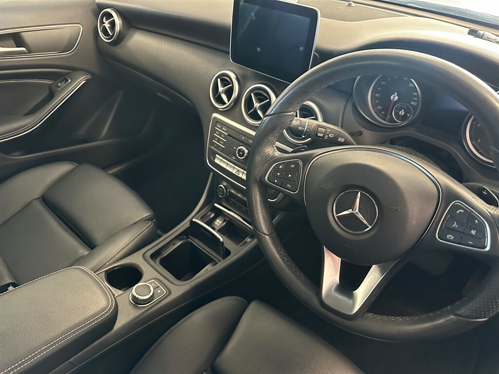 Mercedes-Benz 200 C Amg Line Premium Plus Blue #5
