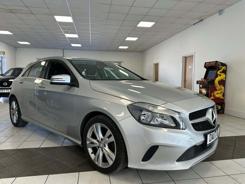 Mercedes-Benz 200 C Amg Line Premium Plus Blue #4
