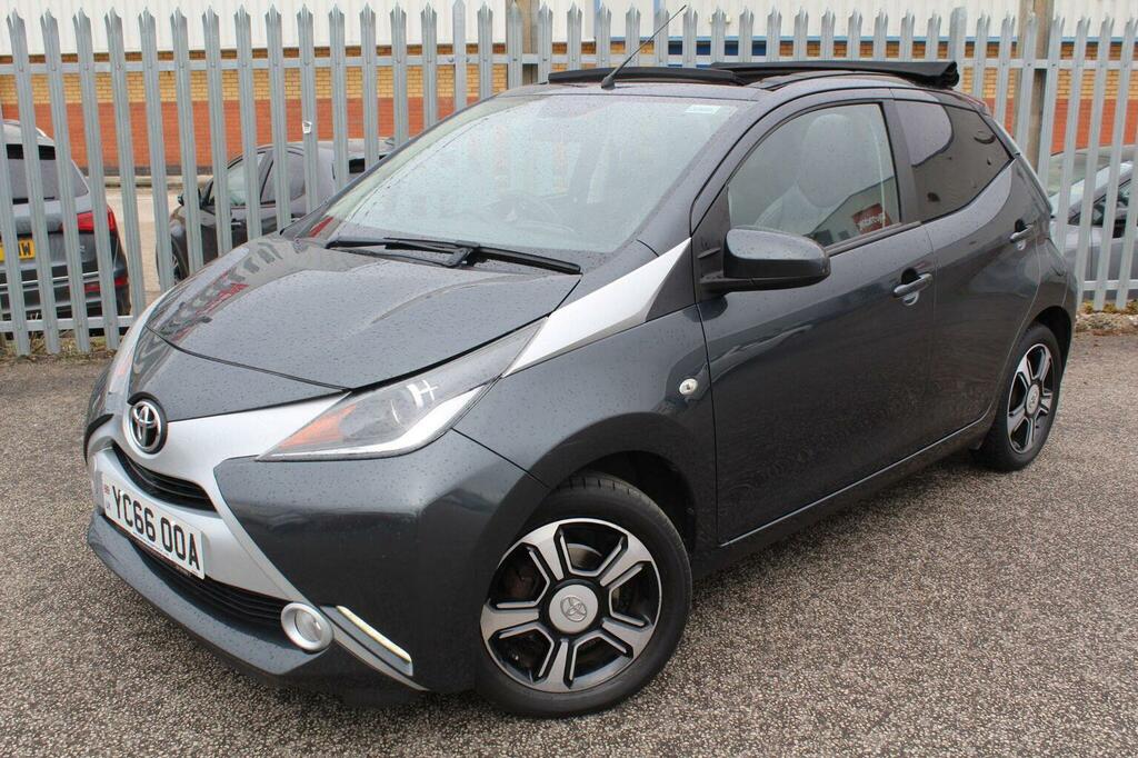 Toyota Aygo Hatchback 1.0 Vvt-i X-clusiv3 Funroof X-shift Euro Grey