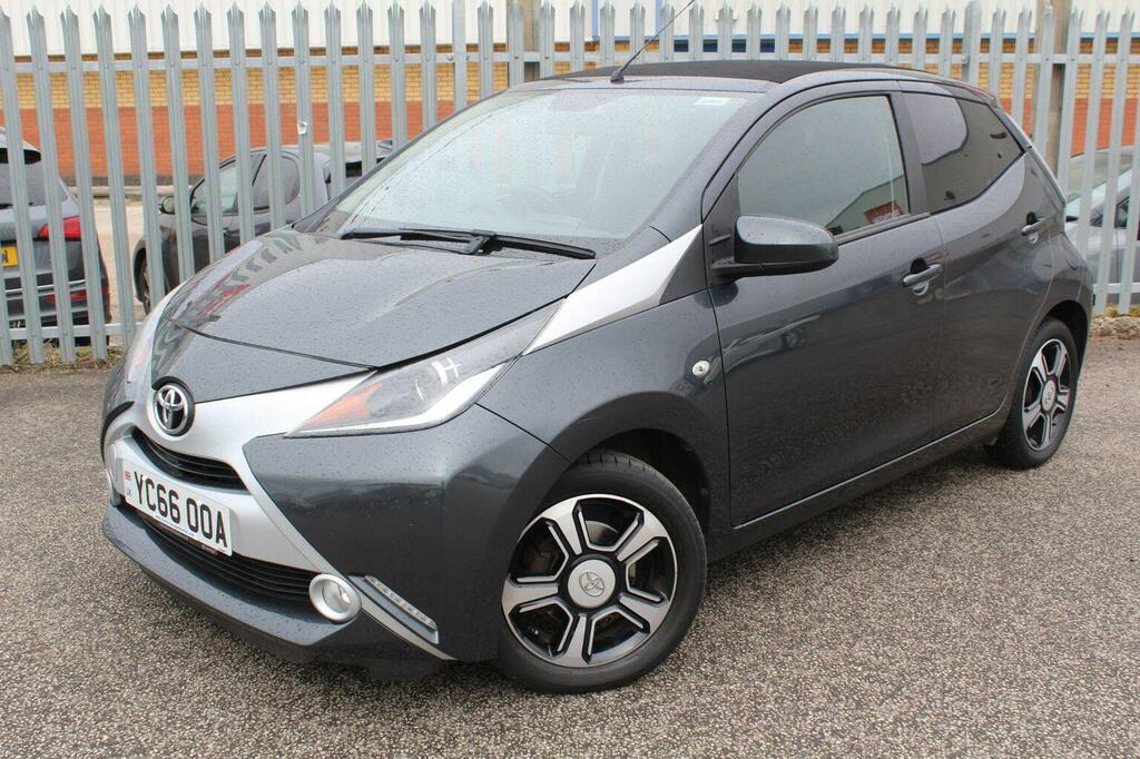 Toyota Aygo Hatchback 1.0 Vvt-i X-clusiv3 Funroof X-shift Euro YC66OOA Grey #2