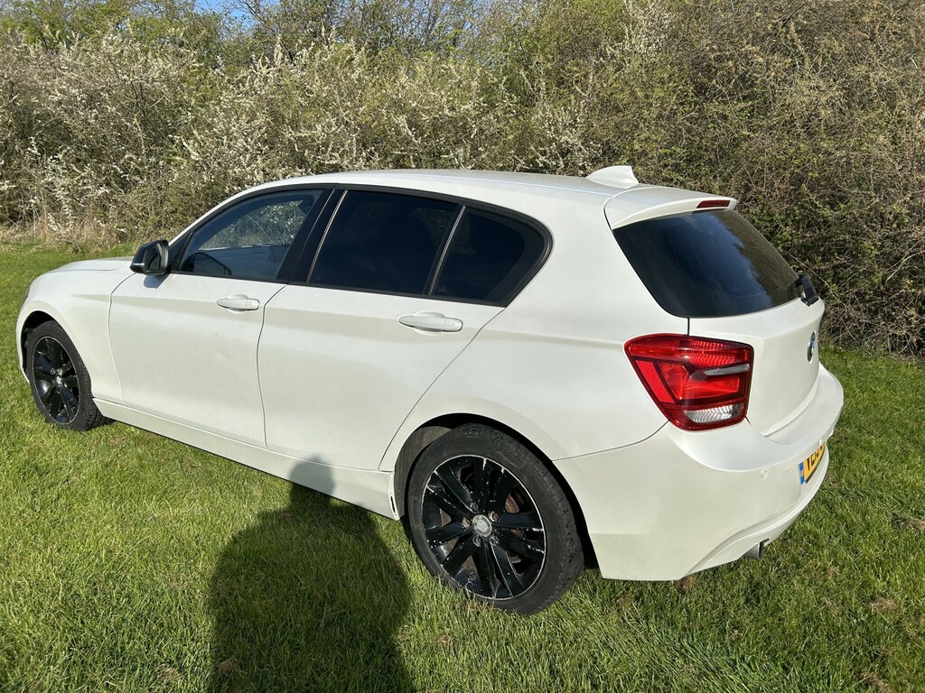 BMW 1 Series 2.0 118D Se Sport 5-Door White #6