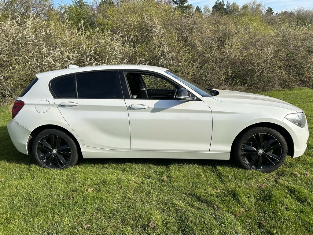 BMW 1 Series 2.0 118D Se Sport 5-Door White