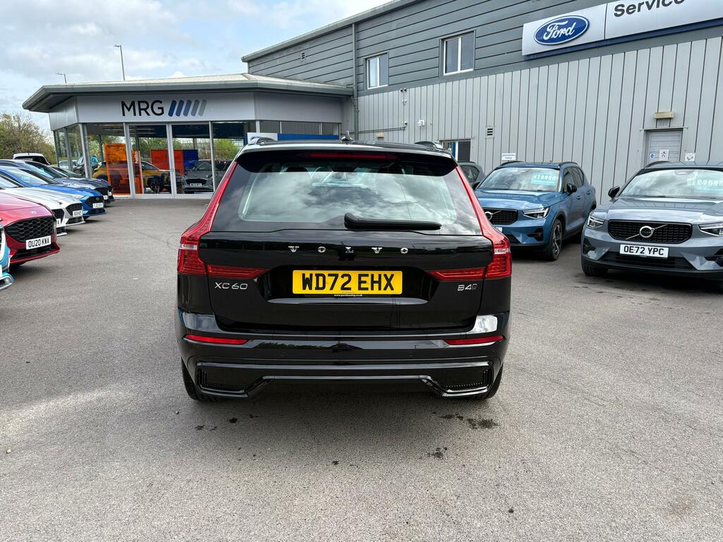 Volvo XC60 2.0 B4d Plus Dark Awd Geartronic Black #4