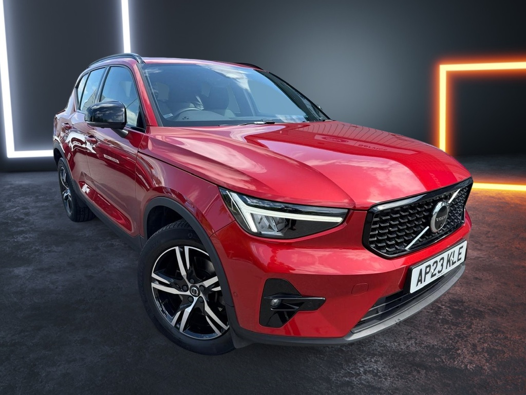 Volvo XC40 2.0 B3p Plus Dark Red