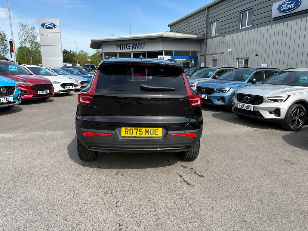 Volvo XC40 2.0 B4p Plus Black Edition RO75MUE Black #4
