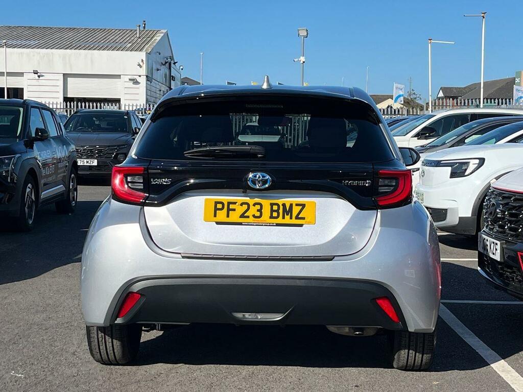 Toyota Yaris 1.5 Vvt-h Design Hatchback Hybrid E-cvt PF23BMZ Silver #5