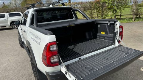 Toyota HILUX 2.8 Hi-lux Invincible DN22BHJ White #4