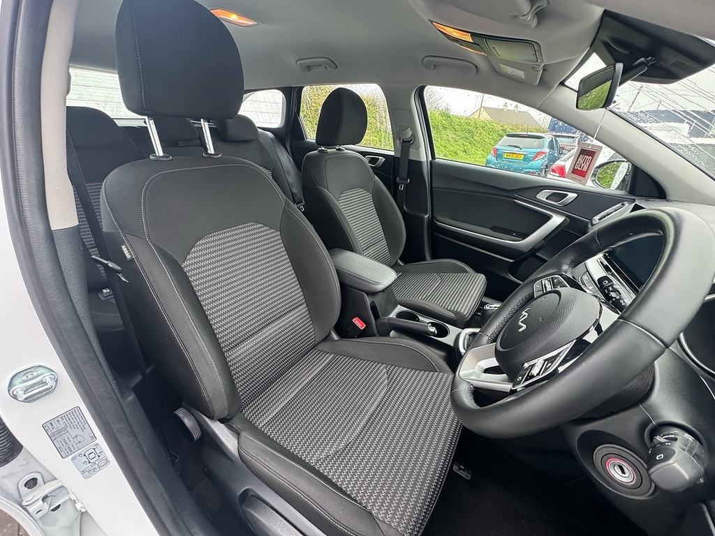Kia Ceed T-gdi 2 MW73NJV White #4