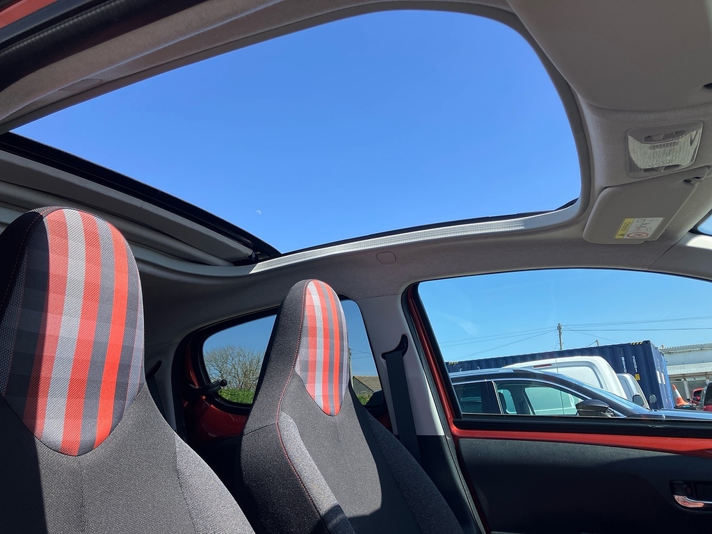 Peugeot 108 Collection Red #6