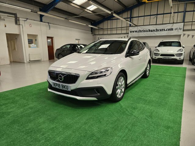 Volvo V40 Cross Country 2.0 D3 Pro Euro 6 S S White #3