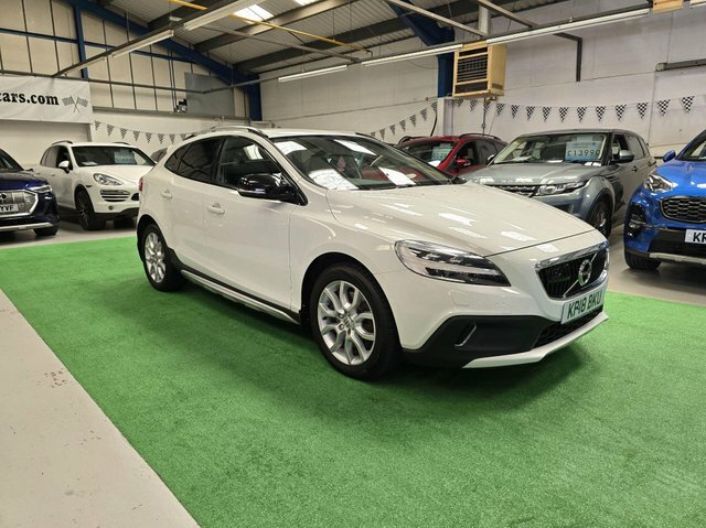 Volvo V40 Cross Country 2.0 D3 Pro Euro 6 S S White #6