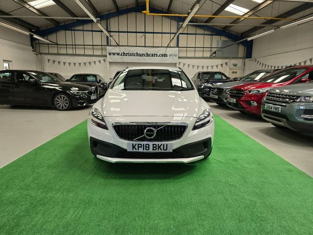 Volvo V40 Cross Country 2.0 D3 Pro Euro 6 S S White #4