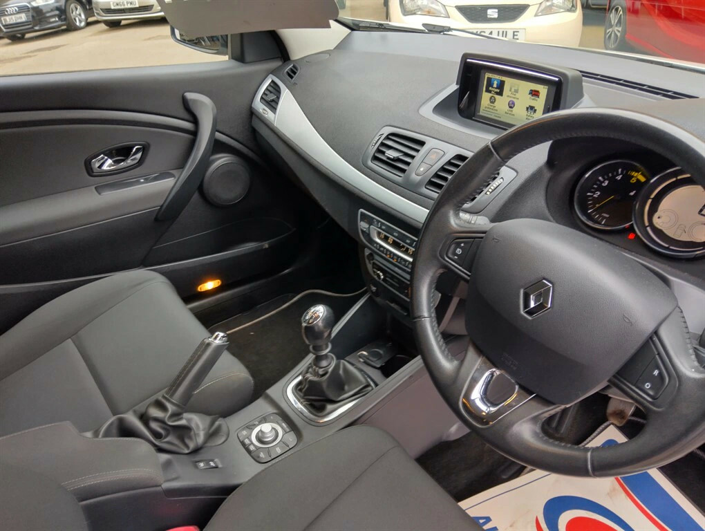 Renault Megane Dynamique Tomtom Energy Dci S S Coupe Manua BD14HAE White #5