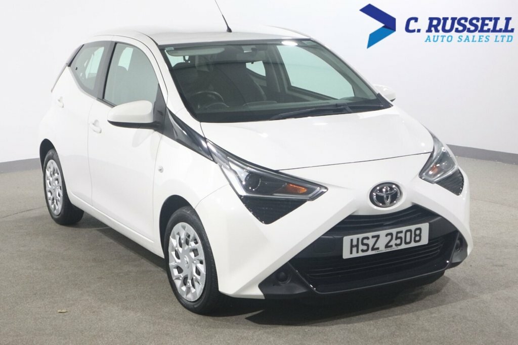 Toyota Aygo 1L X-play HSZ2508 White #6