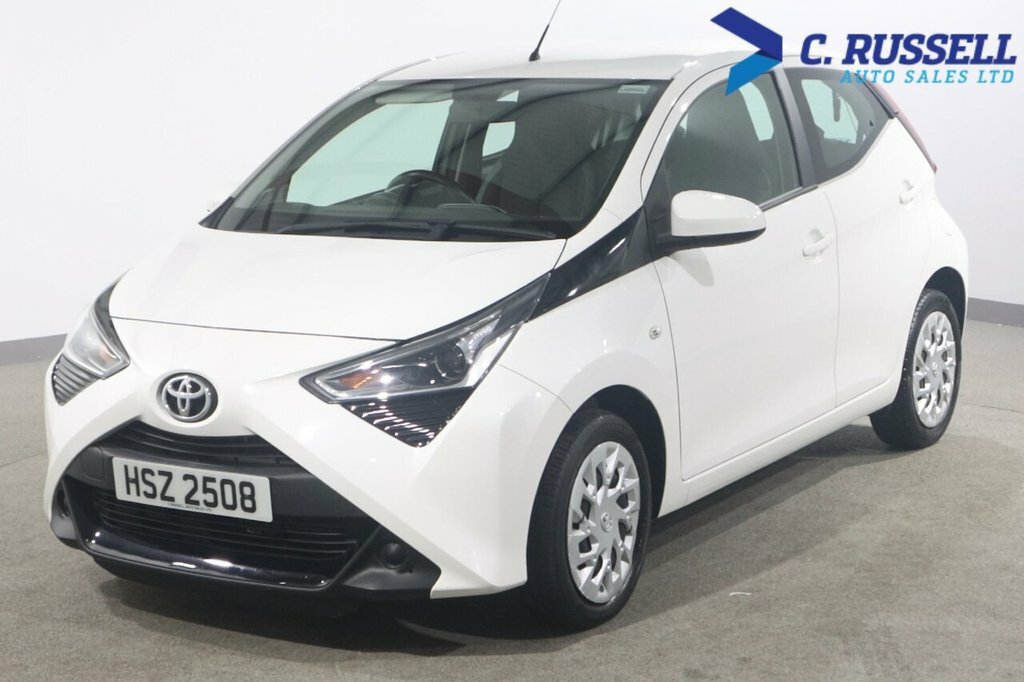 Toyota Aygo 1L X-play HSZ2508 White #2