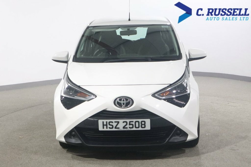 Toyota Aygo 1L X-play HSZ2508 White #3