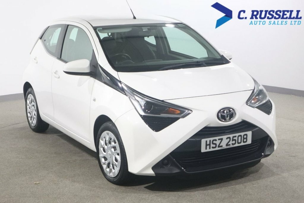 Toyota Aygo 1L X-play HSZ2508 White #5