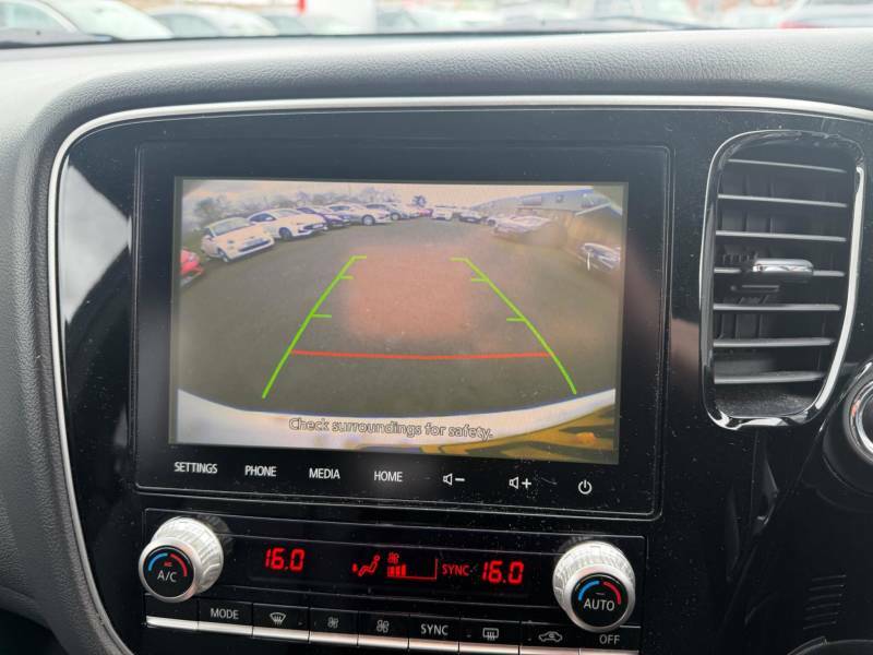 Mitsubishi Outlander 2.4 Phev Dynamic DV69VLS White #3