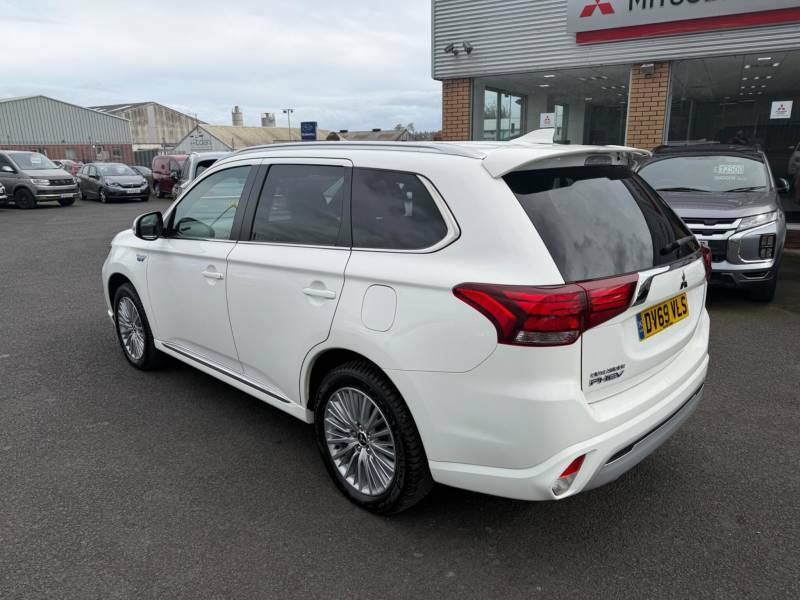Mitsubishi Outlander 2.4 Phev Dynamic DV69VLS White #4