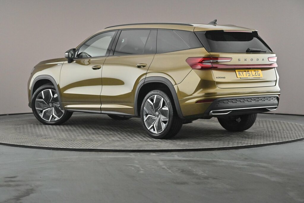 Skoda Kodiaq Sportline 7 Seats 1.5 Tsi E-tec 150 Ps Dsg KY75LZG Gold #3