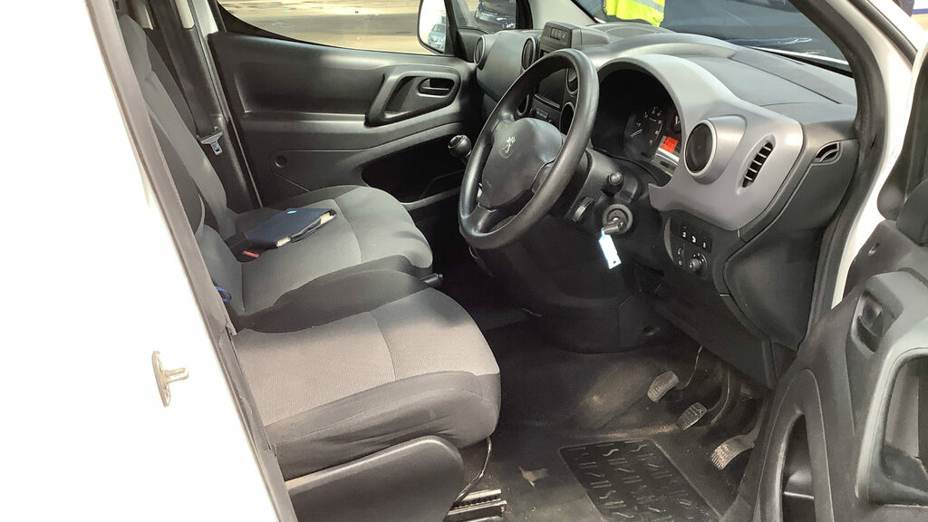 Peugeot Partner Peugeot Partner 2018 NV67KWD White #2