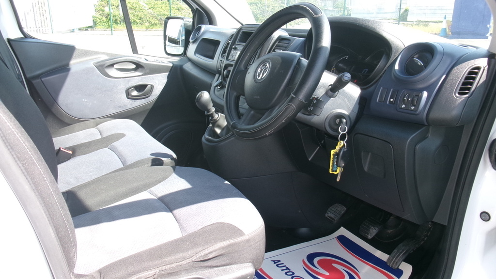 Vauxhall Vivaro Vauxhall Vivaro 2015 DS65DBV White #2