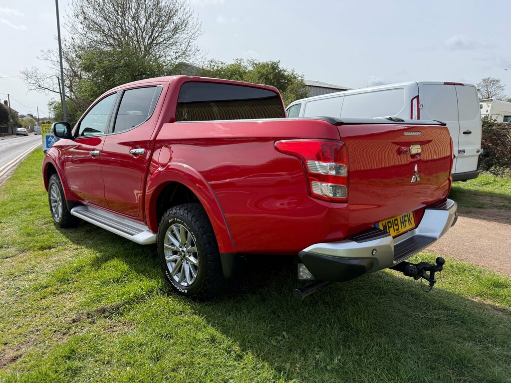 Mitsubishi L200 2.4 Di-d Dc Warrior Pickup Double Cab A WP19HFK Red #4