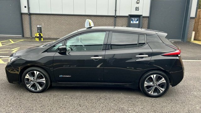 Nissan Leaf N-connecta Hatchback YE20DDV Black #3