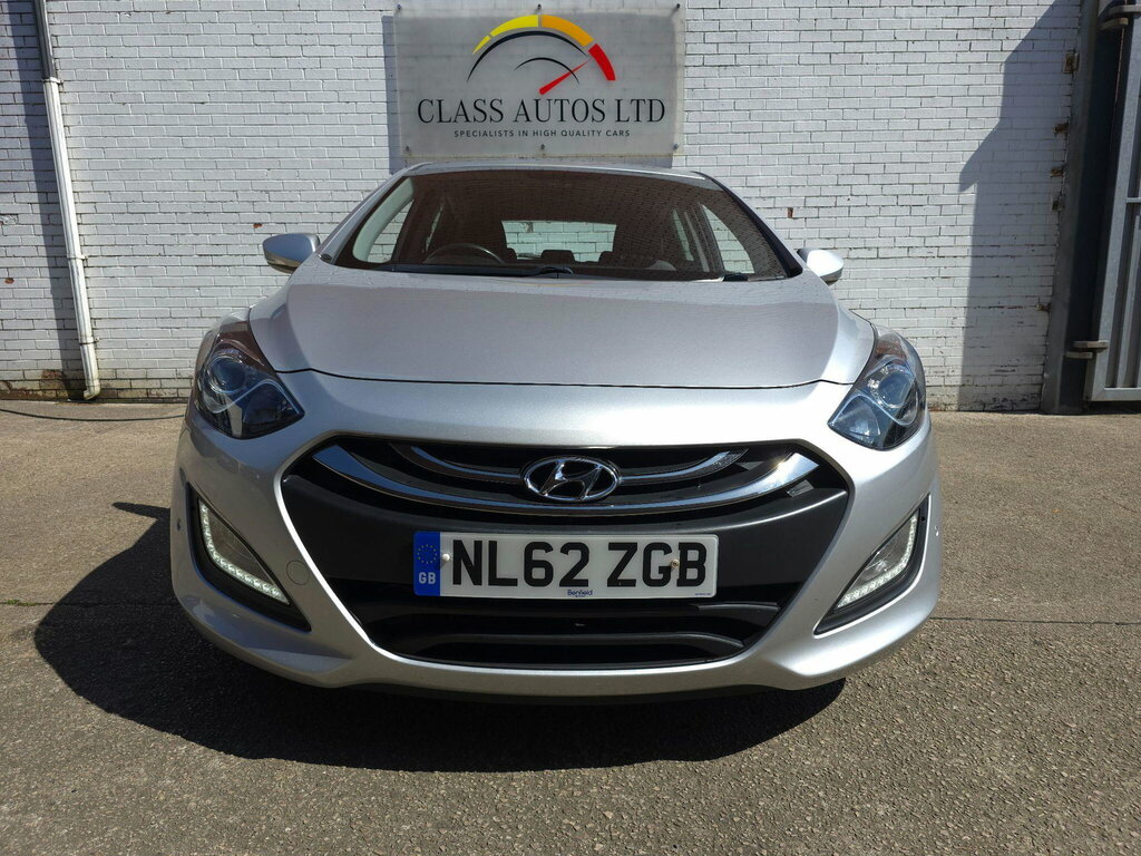 Hyundai I30 1.6 Crdi Blue Drive Style Euro 5 Ss Silver #2
