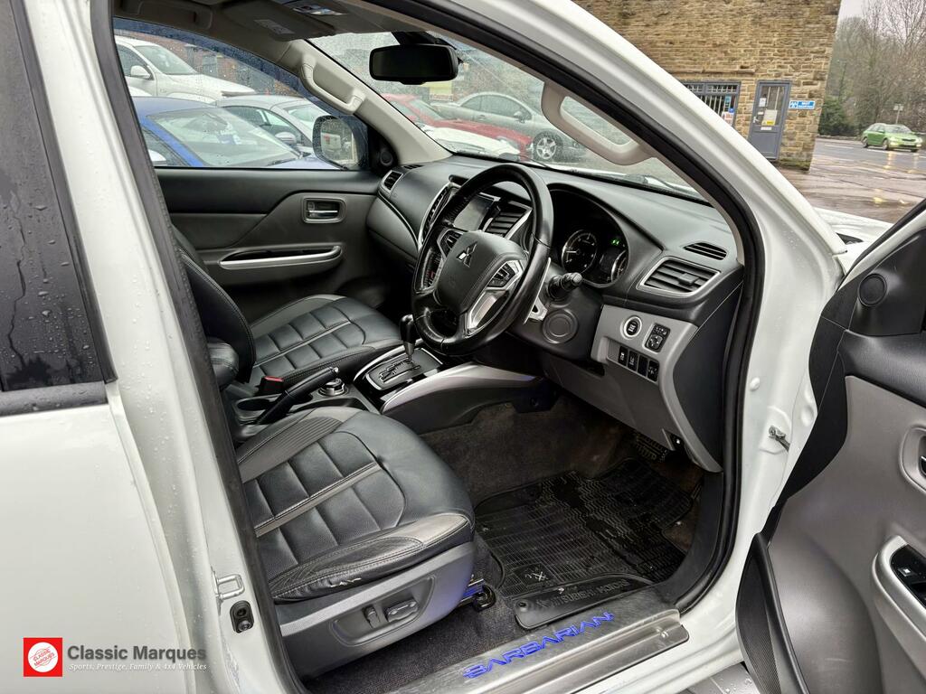 Mitsubishi L200 2.4 Di-d Dc Barbarian Pickup Double Cab YG68ZYC White #2