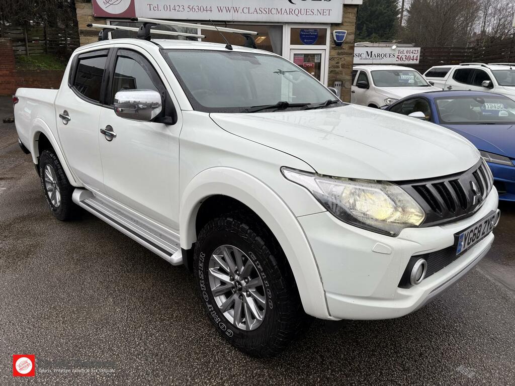Mitsubishi L200 2.4 Di-d Dc Barbarian Pickup Double Cab YG68ZYC White #6