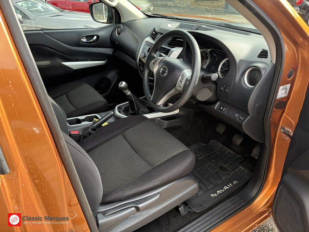 Nissan Navara 2.3 Dci Acenta King Pickup Extended Cab Orange #2