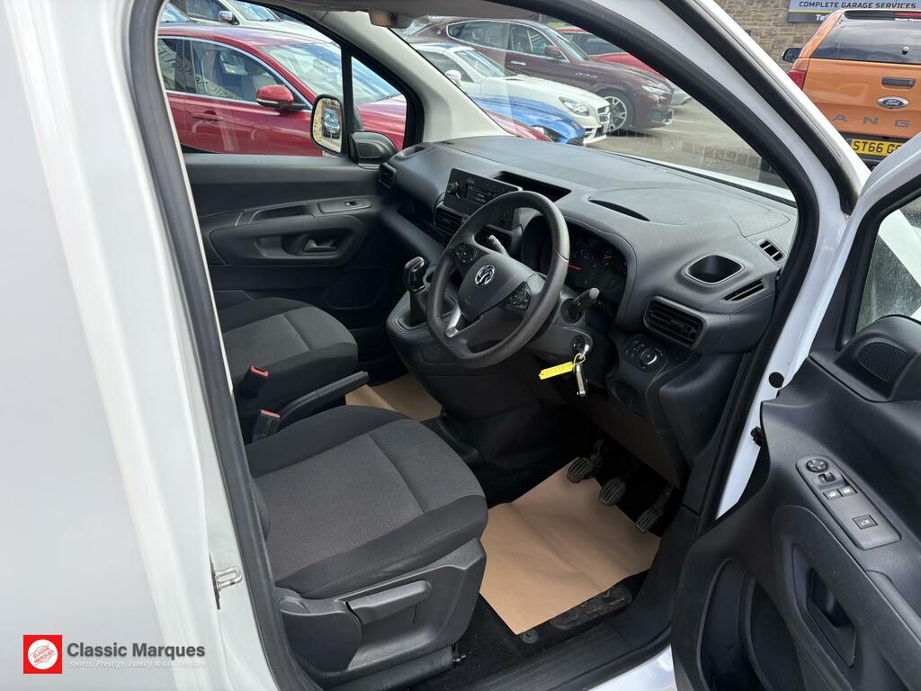 Vauxhall Combo 1.5 Turbo D 2000 Sportive Panel Van Man PK70OPT White #2